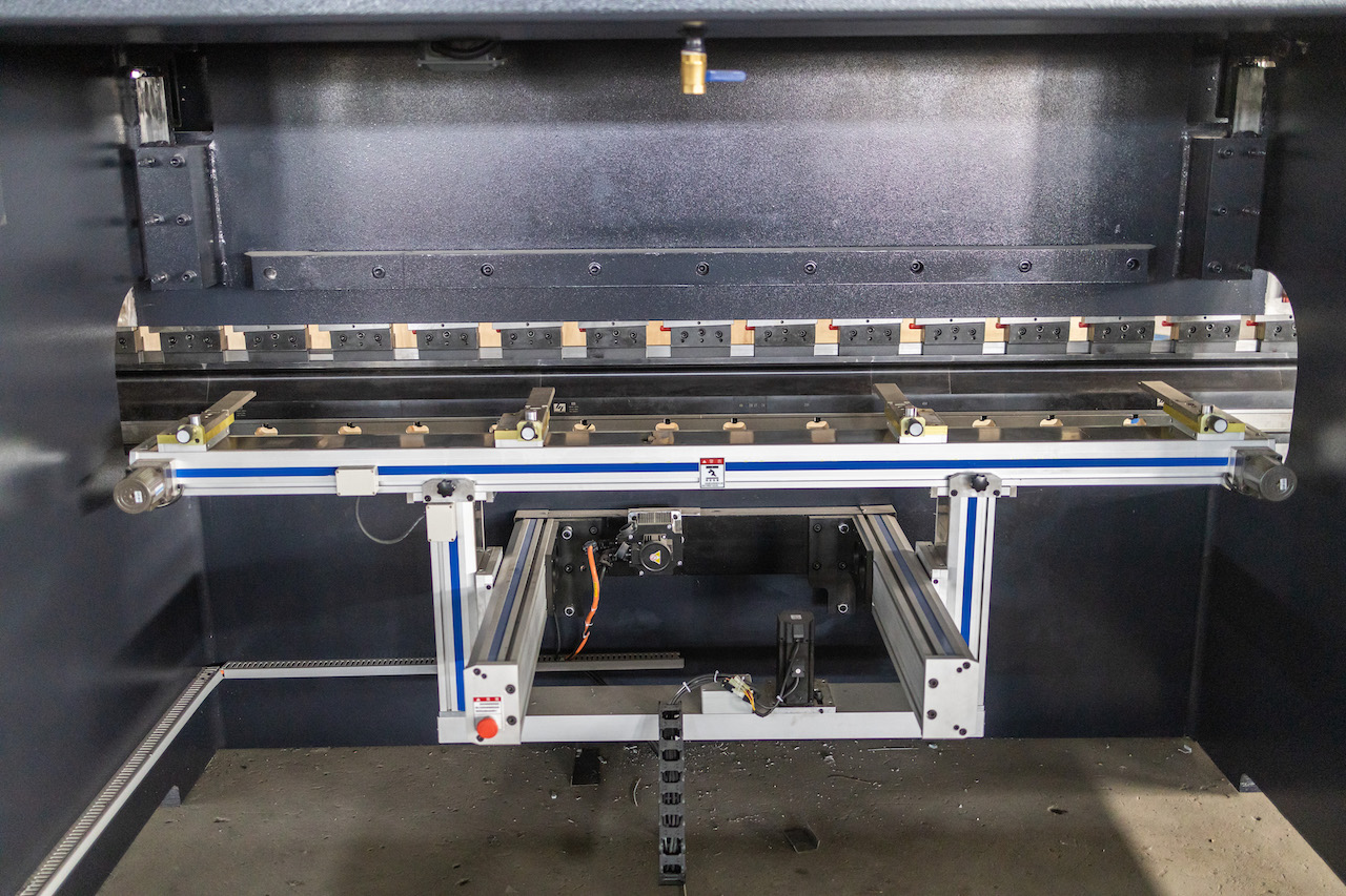 100t Hydraulic Cnc Brake Press Crowning Cnc Press Brake Delem 100t Hydraulinen Cnc-jarrupuristin Crowning Cnc Press Brake Delem