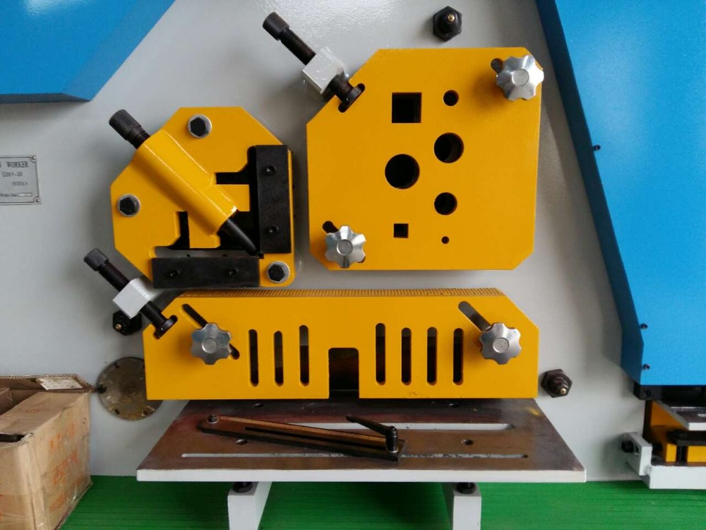 110 Ton Metal Sheet Press Corner Cutting Hydraulic Ironworker Machine 110 tonnin metallilevypuristinkulman leikkaus hydraulinen rautakone