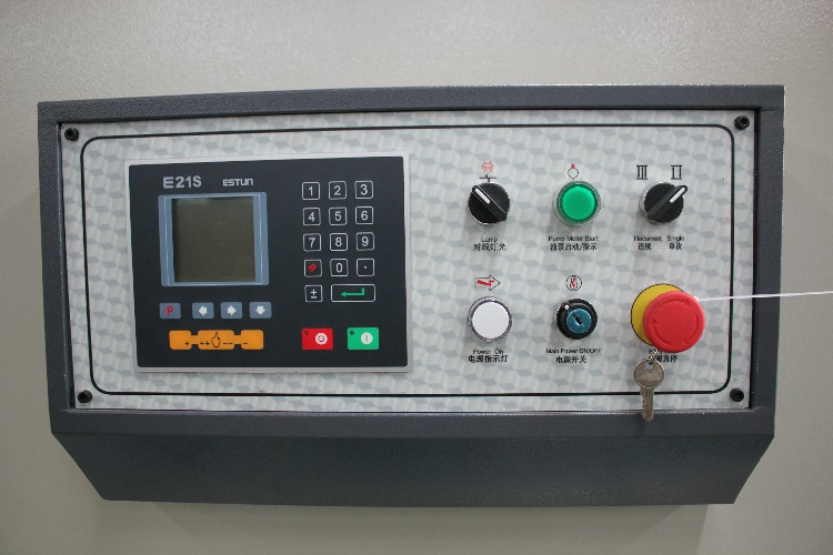 12mm 3200mm Hydraulic Guillotine Shearing Machine Cnc Steel Sheet Cutting Machine 12mm 3200mm hydraulinen giljotiinileikkauskone CNC teräslevyn leikkauskone