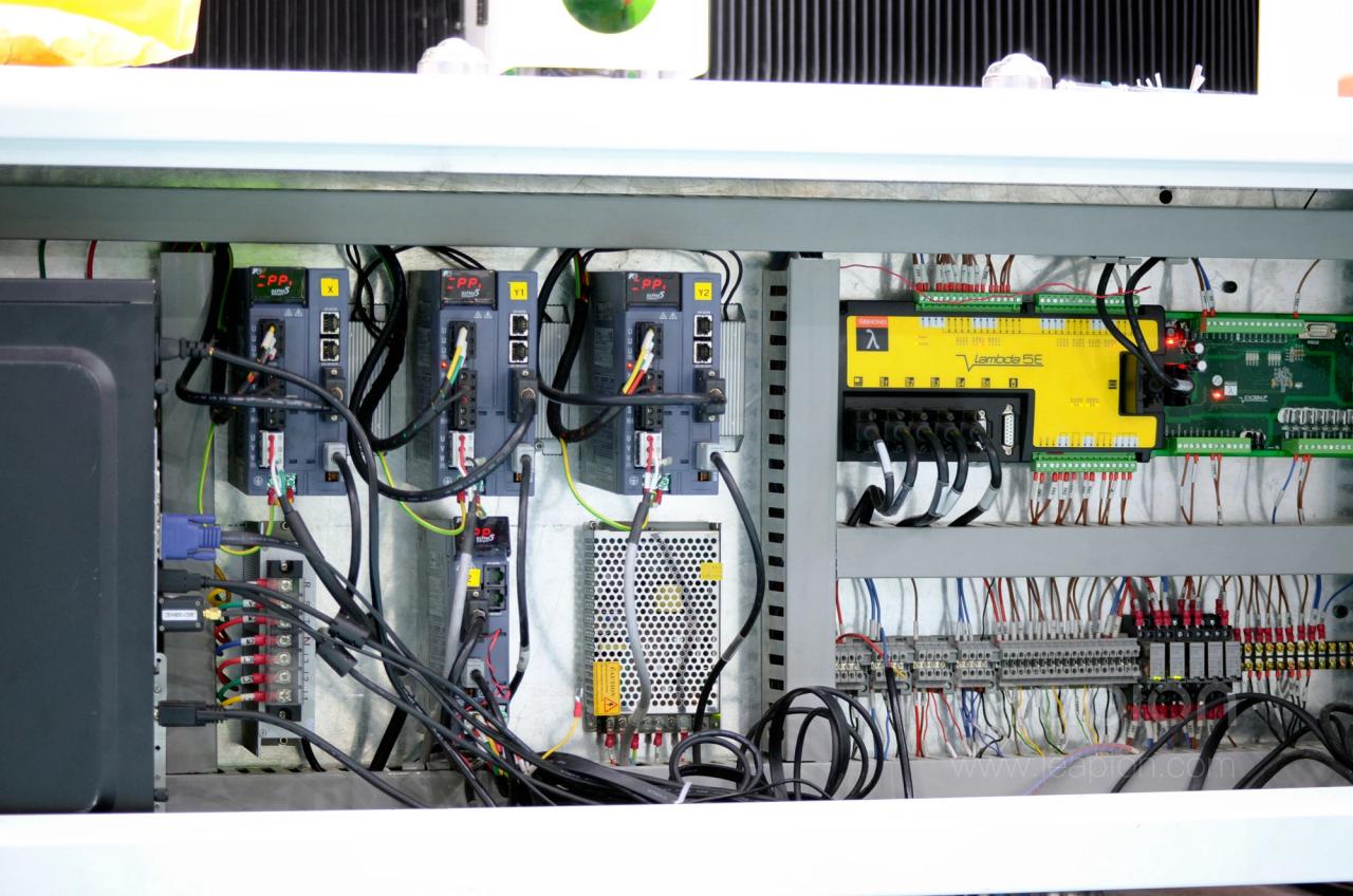 1500*3000mm 500w Racuys Or Ipg Fiber Laser Cutting Machine 1500*3000mm 500w Racuys tai Ipg Fiber Laserleikkauskone