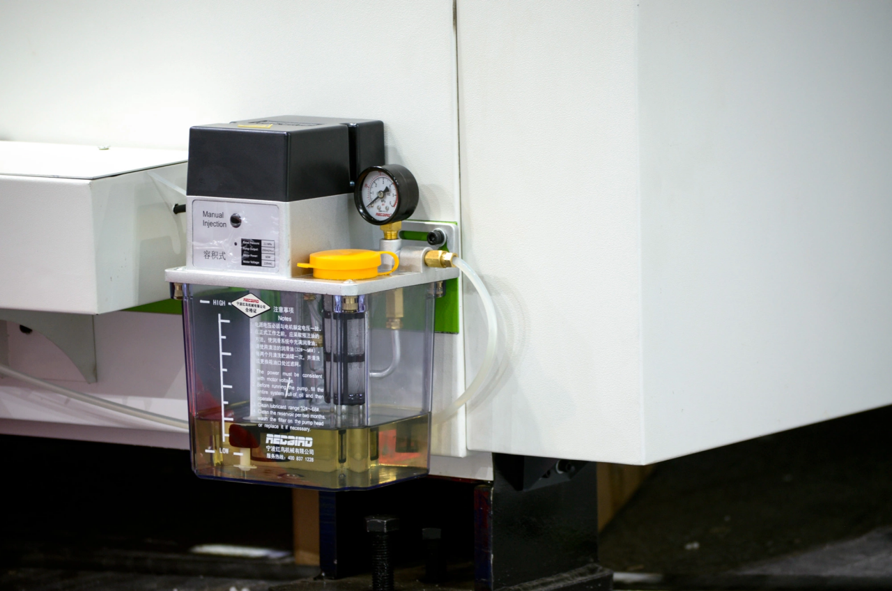 1500*3000mm 500w Racuys Or Ipg Fiber Laser Cutting Machine 1500*3000mm 500w Racuys tai Ipg Fiber Laserleikkauskone