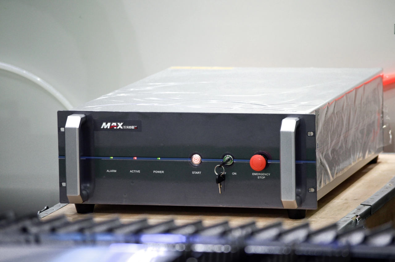 1500*3000mm 500w Racuys Or Ipg Fiber Laser Cutting Machine 1500*3000mm 500w Racuys tai Ipg Fiber Laserleikkauskone