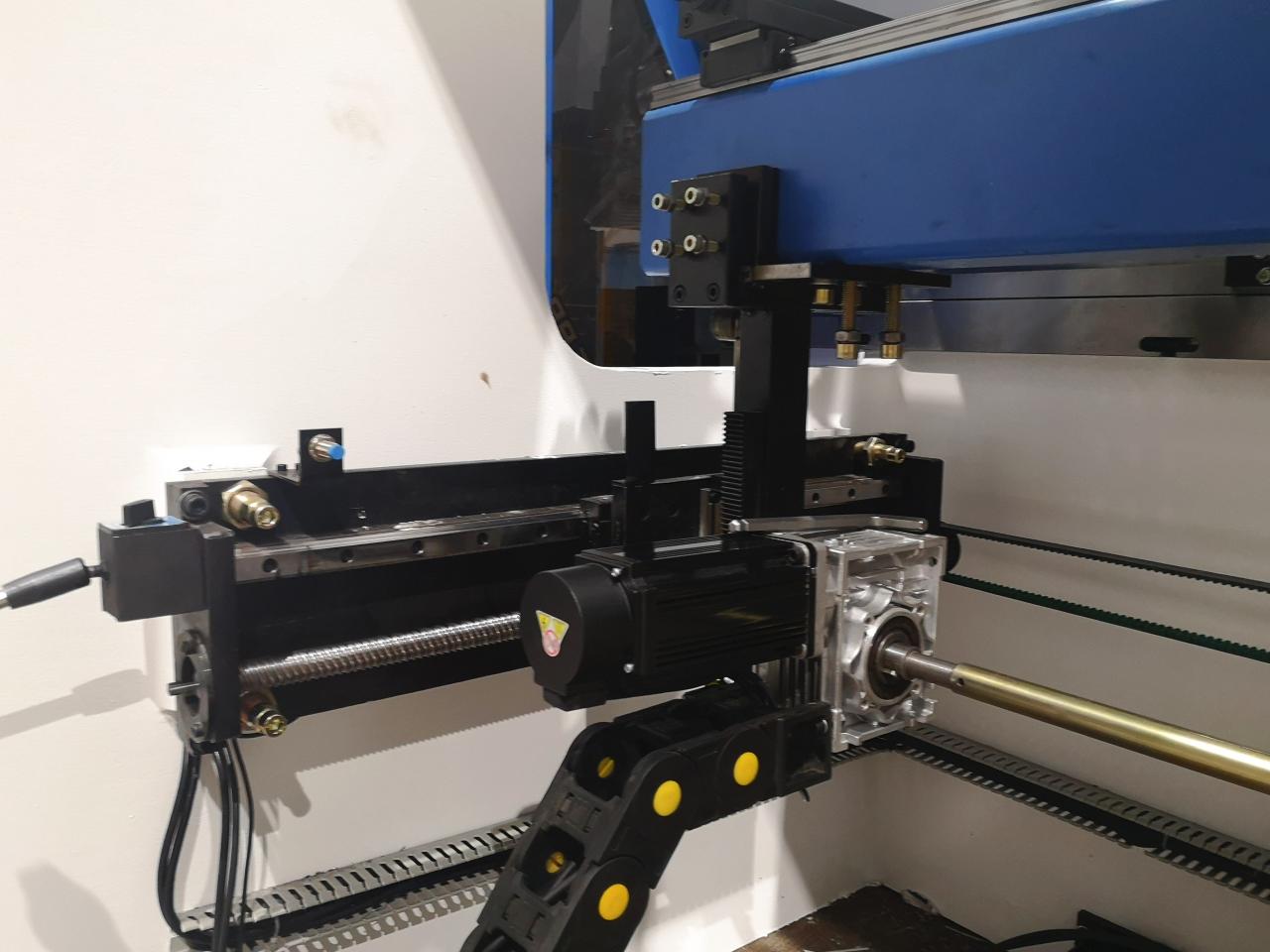 160t-4000 4-axis Cnc Hydraulic Bending Machine Press Brake 160t-4000 4-akselinen CNC-hydraulinen taivutuskone Paina jarrua