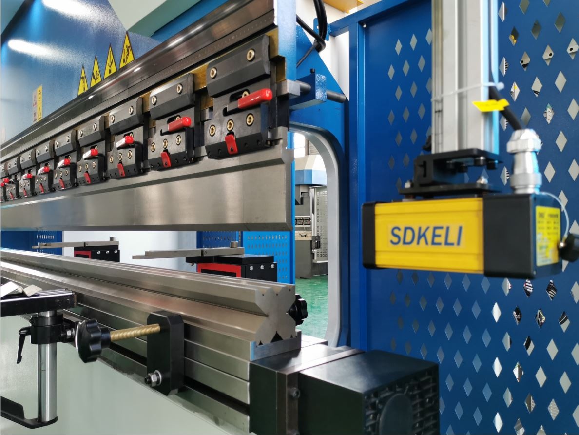 160t-4000 4-axis Cnc Hydraulic Bending Machine Press Brake 160t-4000 4-akselinen CNC-hydraulinen taivutuskone Paina jarrua