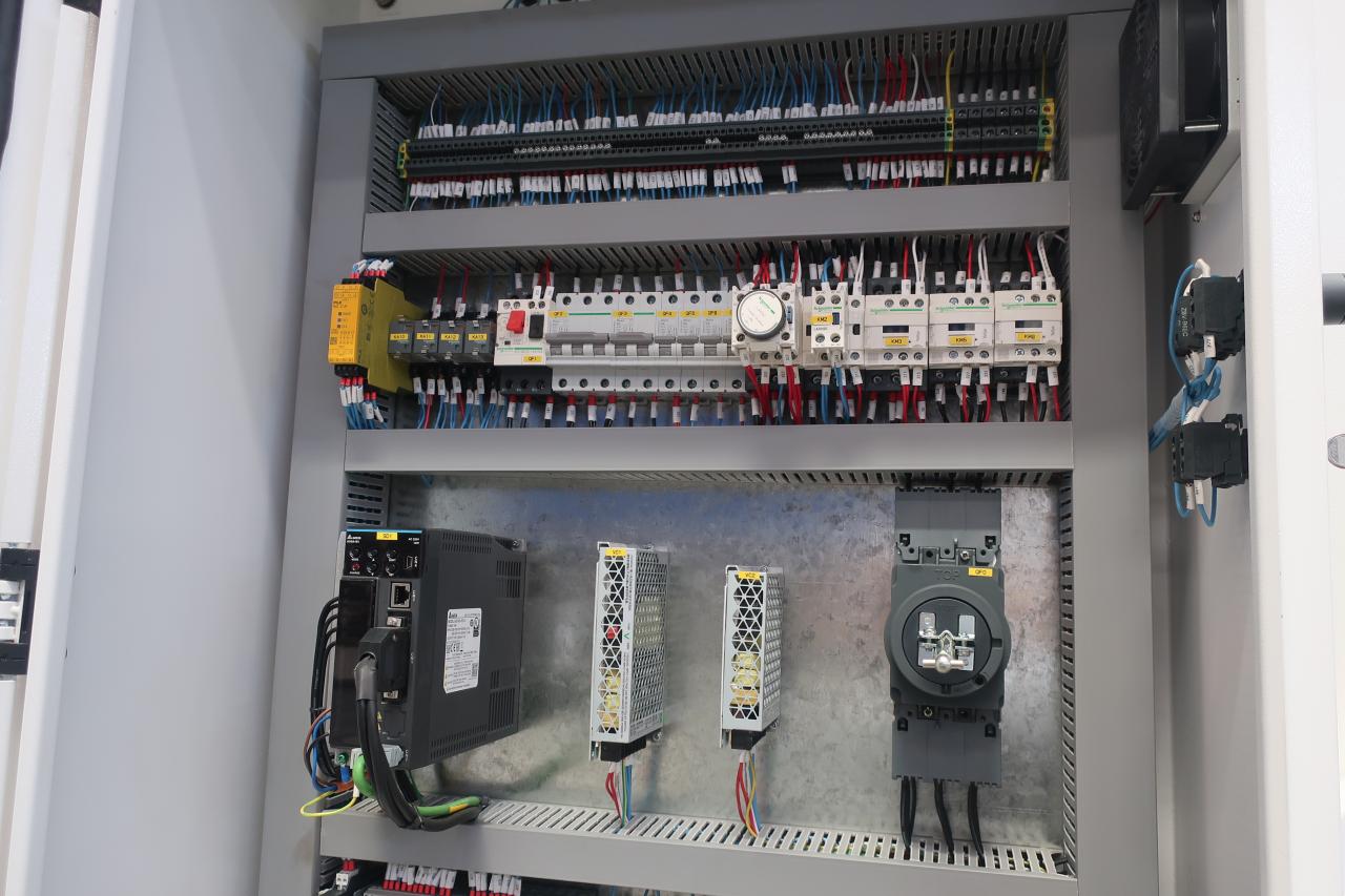 16 mm:n hydraulinen giljotiinileikkauskone levyn leikkaamiseen 6 metriä