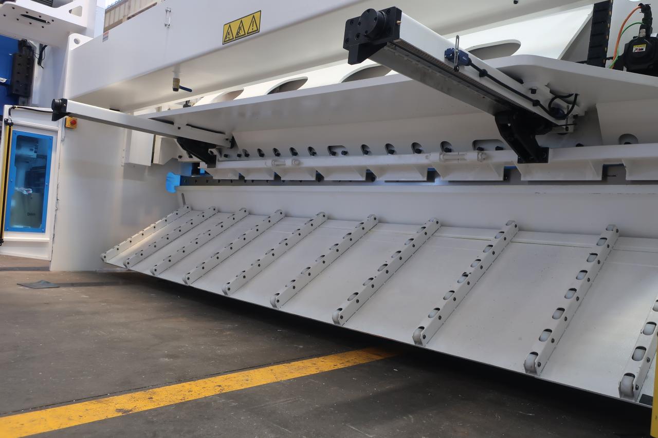 16 mm:n hydraulinen giljotiinileikkauskone levyn leikkaamiseen 6 metriä