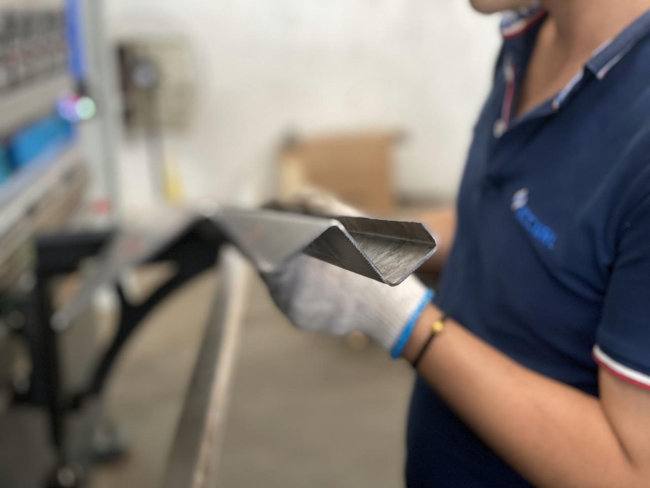 16mm Hydraulic Guillotine Shearing Machine For Sheet Metal Cutting 6 Meters 16 mm:n hydraulinen giljotiinileikkauskone levyn leikkaamiseen 6 metriä