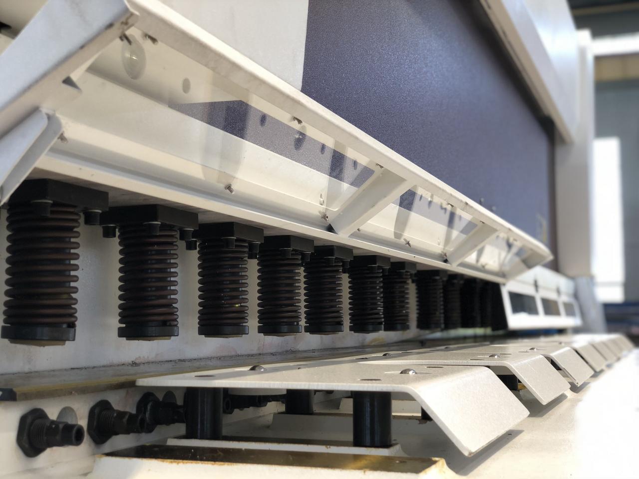 16mm Hydraulic Guillotine Shearing Machine For Sheet Metal Cutting 6 Meters 16 mm:n hydraulinen giljotiinileikkauskone levyn leikkaamiseen 6 metriä