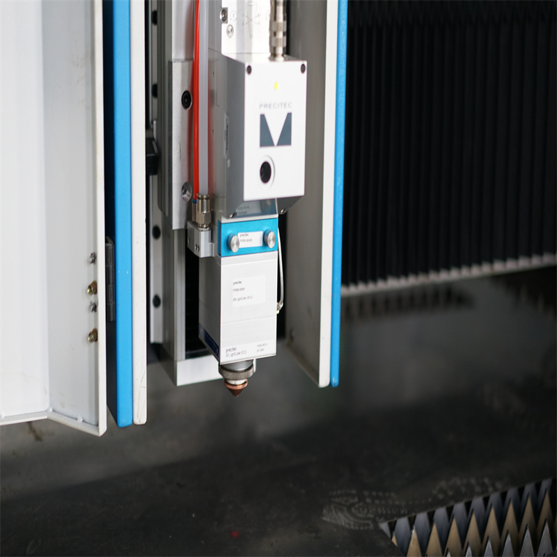 2000w metallilaserleikkuri Cnc-levymetallikuitu laserleikkauskone
