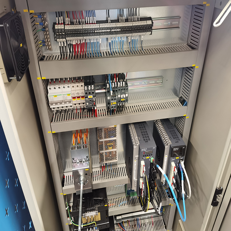 300t/4000 Hydraulic Press Brake Machine 300t/4000 hydraulinen puristusjarrukone