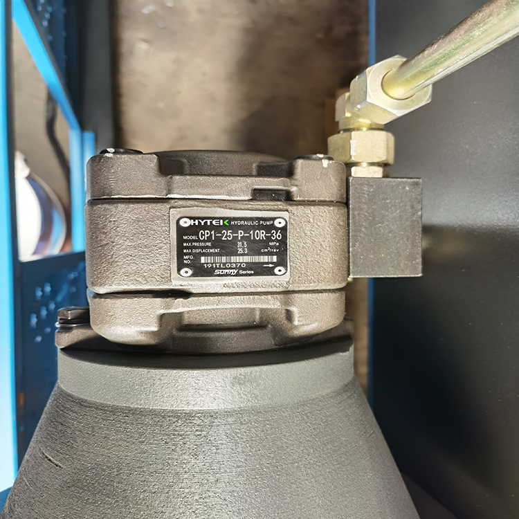 300t/4000 Hydraulic Press Brake Machine 300t/4000 hydraulinen puristusjarrukone