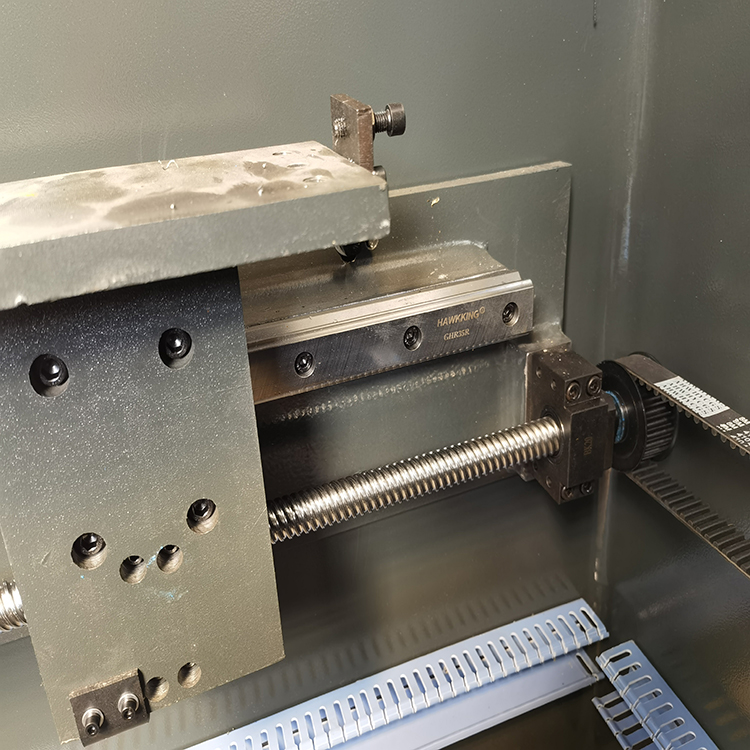 300t/4000 Hydraulic Press Brake Machine 300t/4000 hydraulinen puristusjarrukone