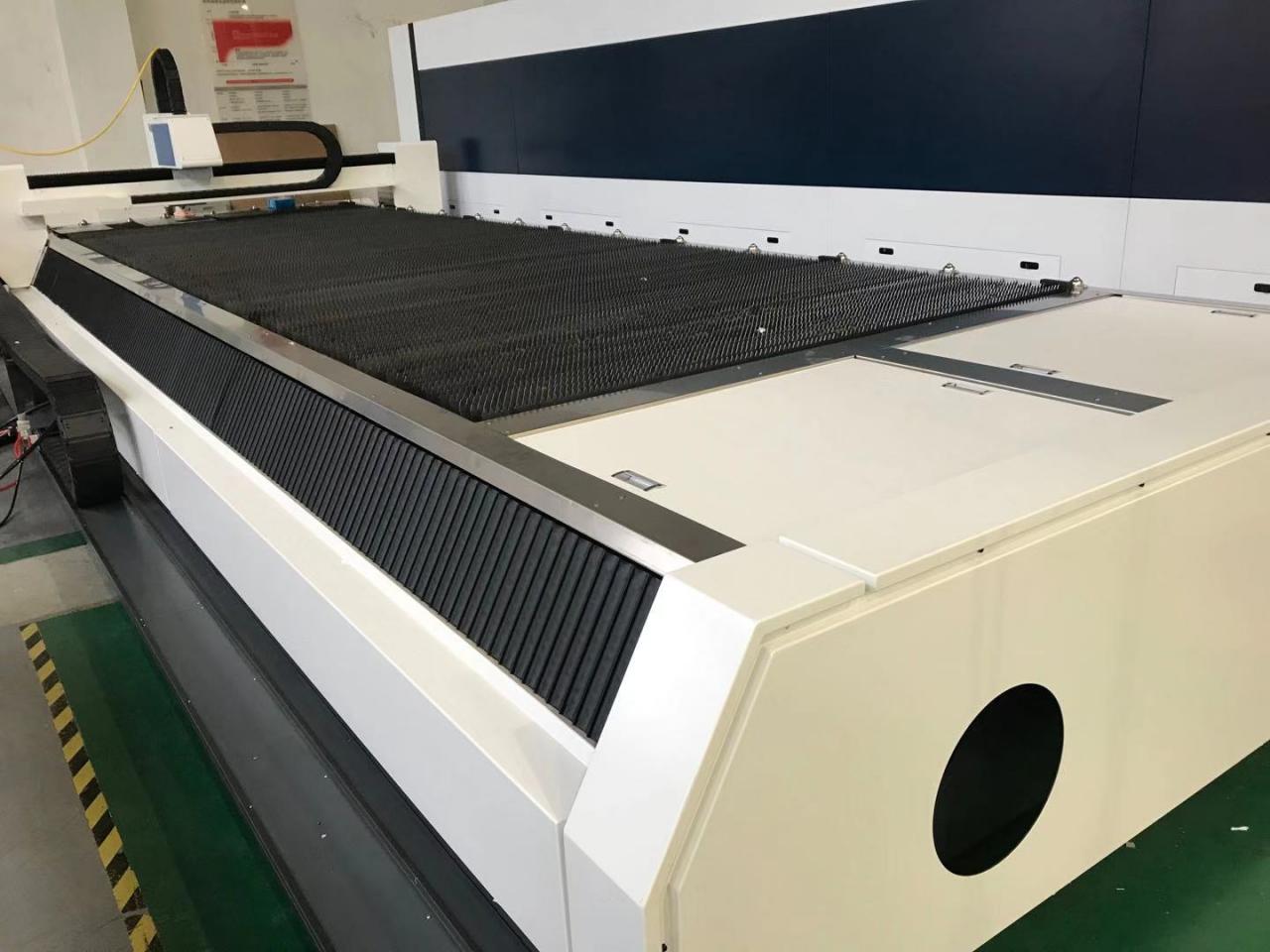 3015 4015 1kw To 6kw Cnc Fiber Laser Cutting Machine Raycus Laser Power 3015 4015 1kw - 6kw Cnc-kuitulaserleikkauskone Raycus Laser Power