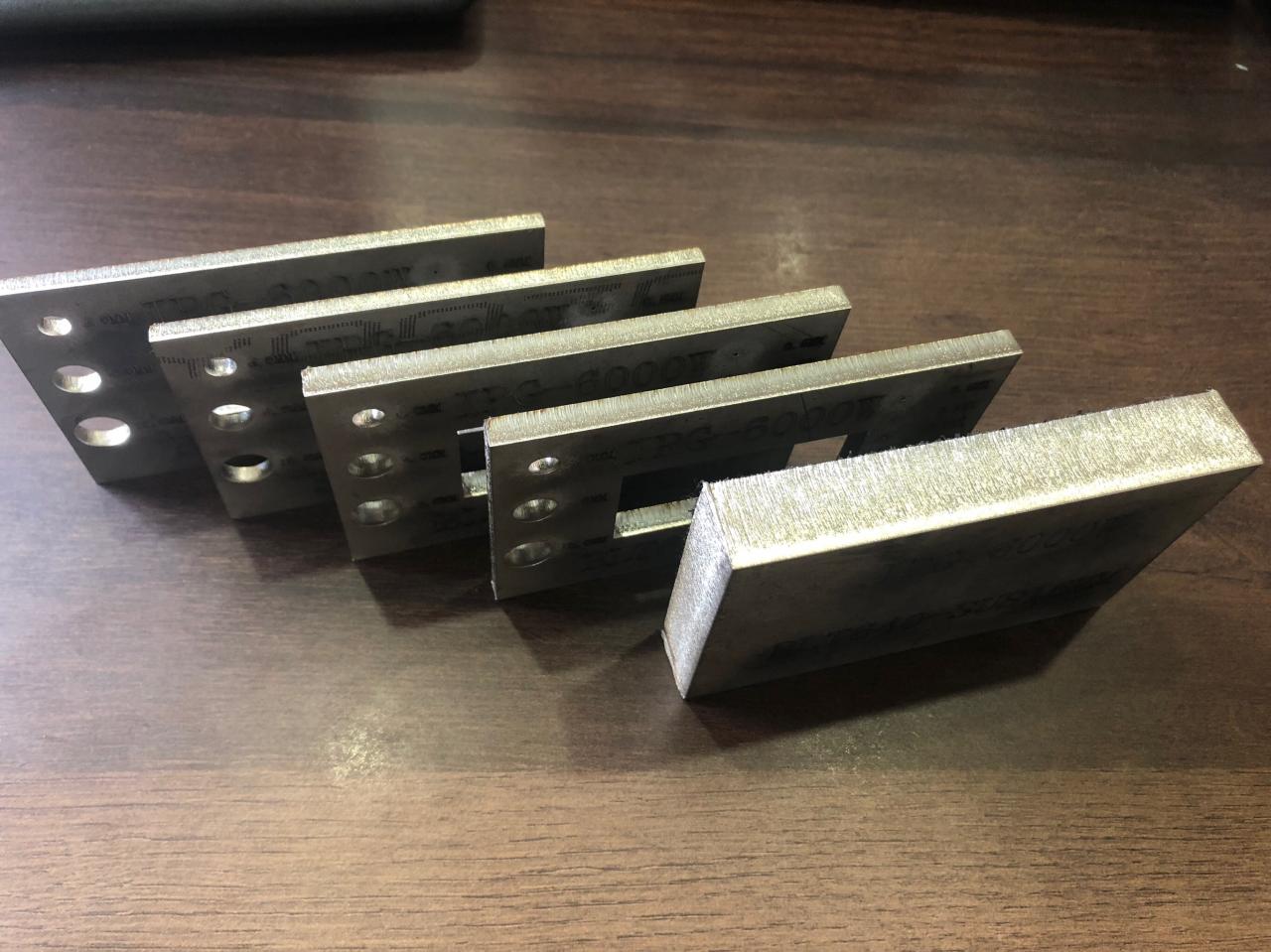 3015 4015 1kw To 6kw Cnc Fiber Laser Cutting Machine Raycus Laser Power 3015 4015 1kw - 6kw Cnc-kuitulaserleikkauskone Raycus Laser Power