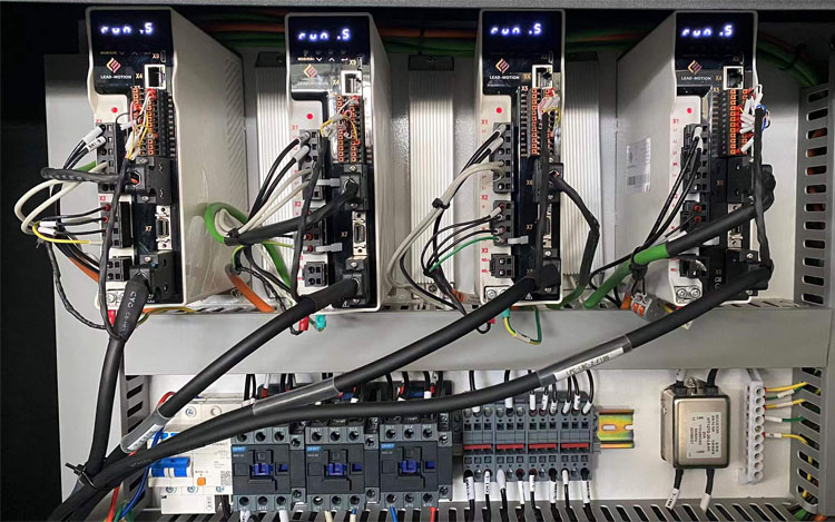 3015 Fiber Laser Cutting Machine For High-Speed Cutting Of 1-6mm Metal Materials 3015 kuitulaserleikkauskone 1-6 mm metallimateriaalien nopeaan leikkaamiseen