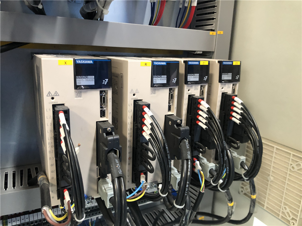 3+1 Axis Cnc Hydraulic Press Brake With Esa System 3+1-akselinen Cnc-hydraulinen puristusjarru Esa-järjestelmällä