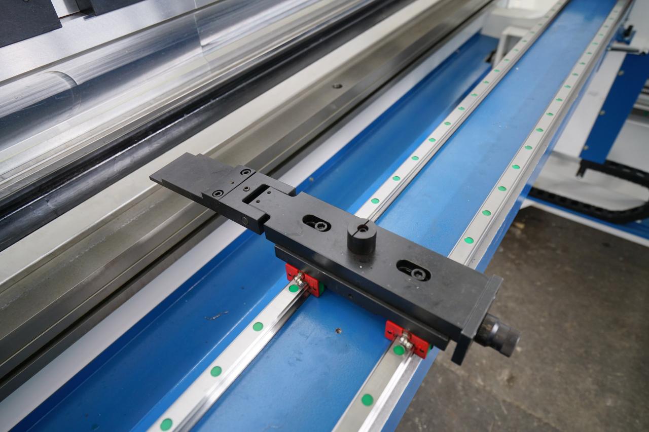 4 Axis Cnc Tandem Press Brake With Delem Da58t 2d Graphical Controller 4 Axis Cnc Tandem Press Brake Delem Da58t 2d Graafisella ohjaimella