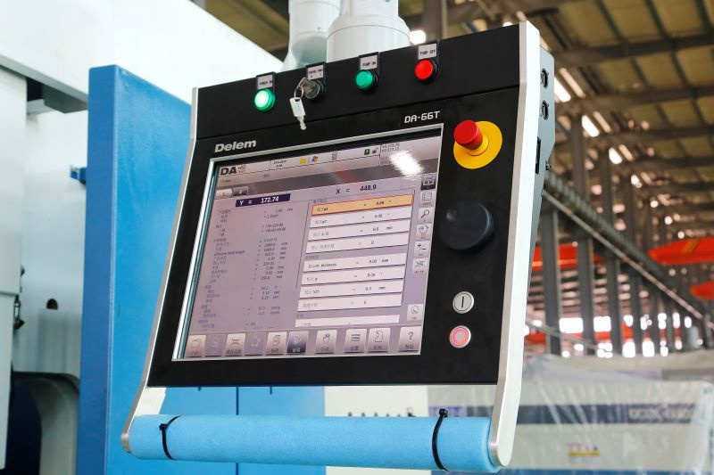 4 Axis Cnc Tandem Press Brake With Delem Da58t 2d Graphical Controller 4 Axis Cnc Tandem Press Brake Delem Da58t 2d Graafisella ohjaimella