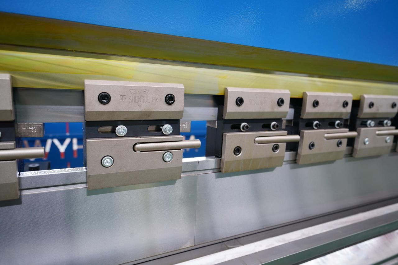 4 Axis Cnc Tandem Press Brake With Delem Da58t 2d Graphical Controller 4 Axis Cnc Tandem Press Brake Delem Da58t 2d Graafisella ohjaimella