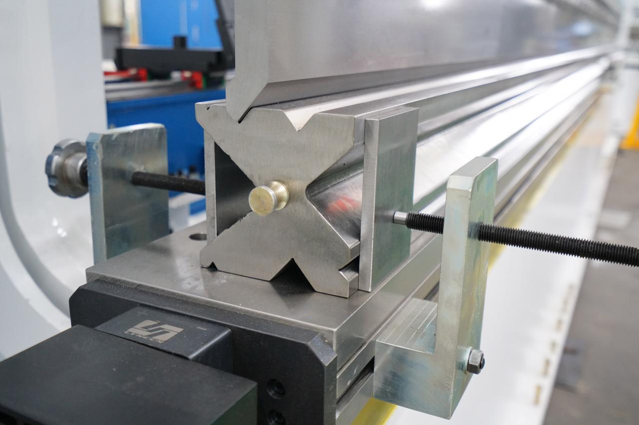 4 Axis Cnc Tandem Press Brake With Delem Da58t 2d Graphical Controller 4 Axis Cnc Tandem Press Brake Delem Da58t 2d Graafisella ohjaimella