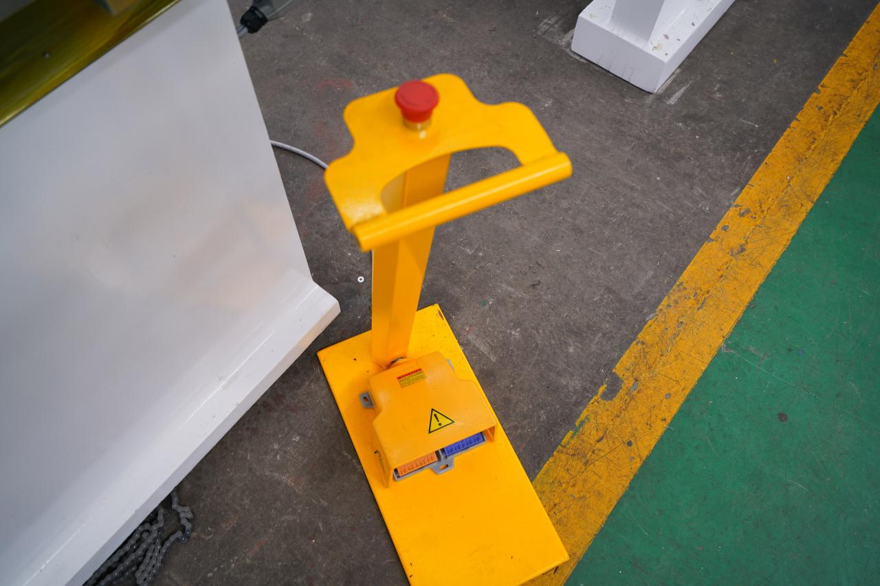 4 Axis Cnc Tandem Press Brake With Delem Da58t 2d Graphical Controller 4 Axis Cnc Tandem Press Brake Delem Da58t 2d Graafisella ohjaimella