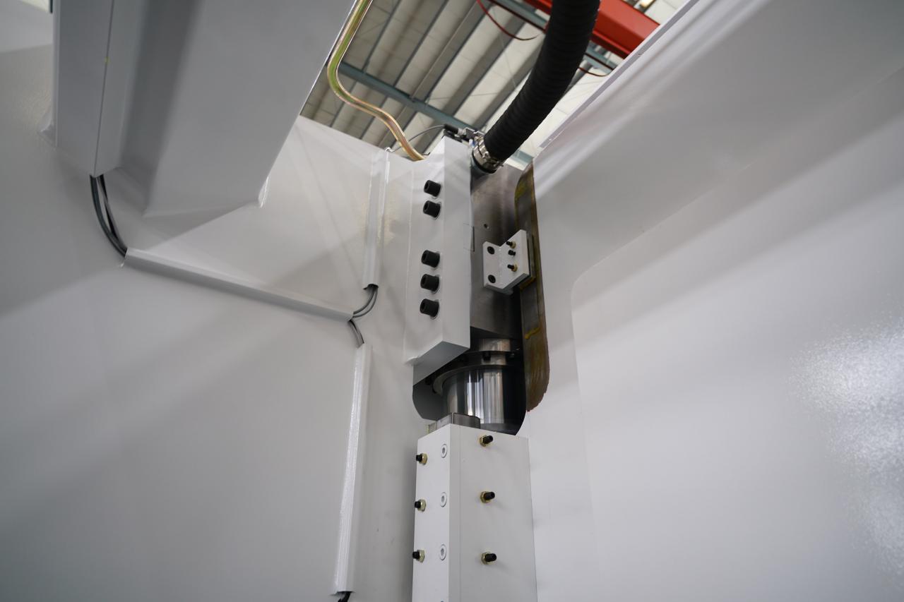 4 Axis Cnc Tandem Press Brake With Delem Da58t 2d Graphical Controller 4 Axis Cnc Tandem Press Brake Delem Da58t 2d Graafisella ohjaimella