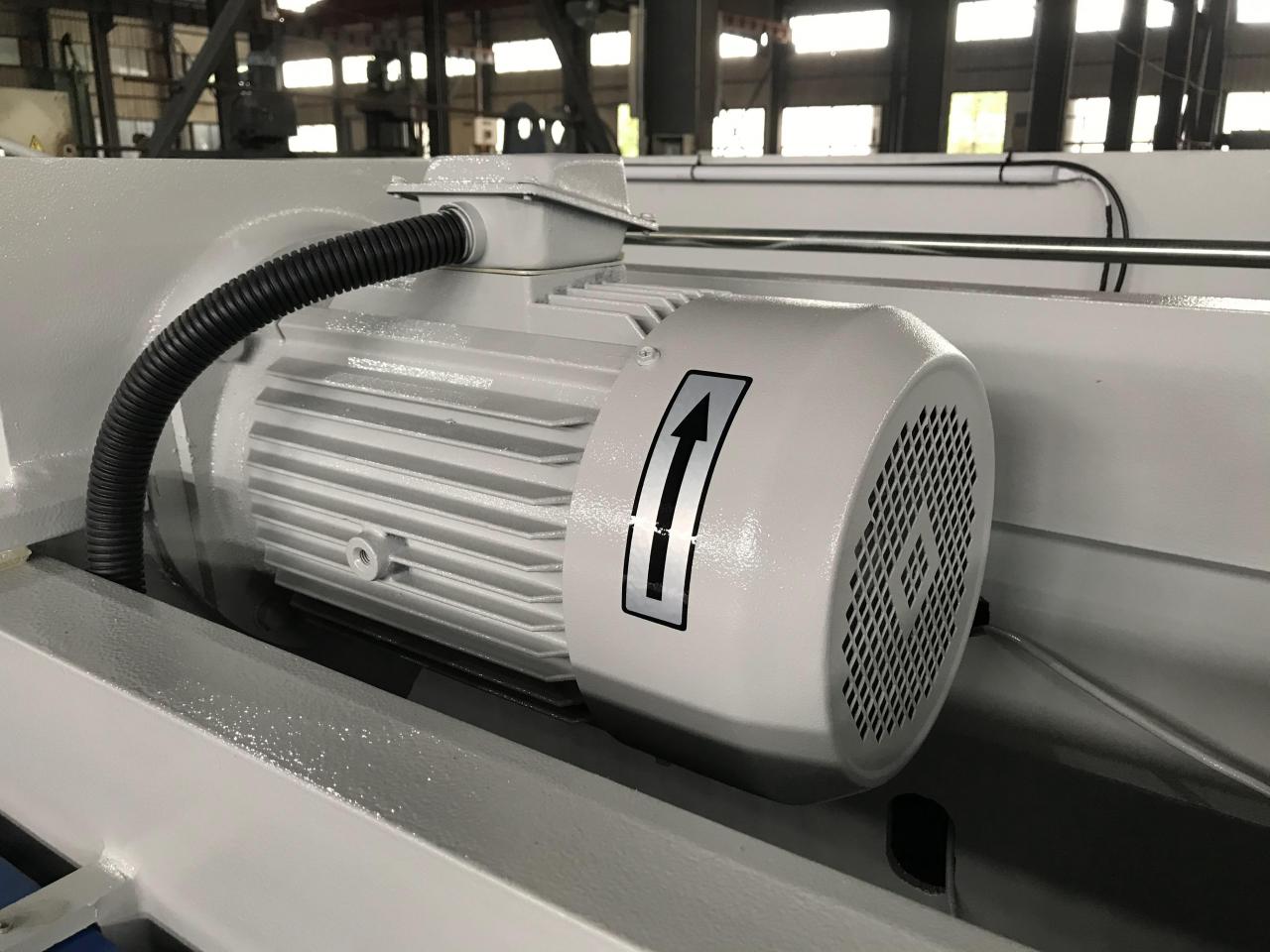 4mm Oem Qc11y-8x3200 Nc Hydraulic Guillotine Guillotine Shearing Machine 4mm Oem Qc11y-8x3200 Nc hydraulinen giljotiinin giljotiinin leikkauskone