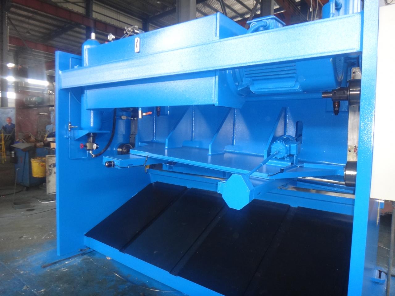 4mm Oem Qc11y-8x3200 Nc Hydraulic Guillotine Guillotine Shearing Machine 4mm Oem Qc11y-8x3200 Nc hydraulinen giljotiinin giljotiinin leikkauskone