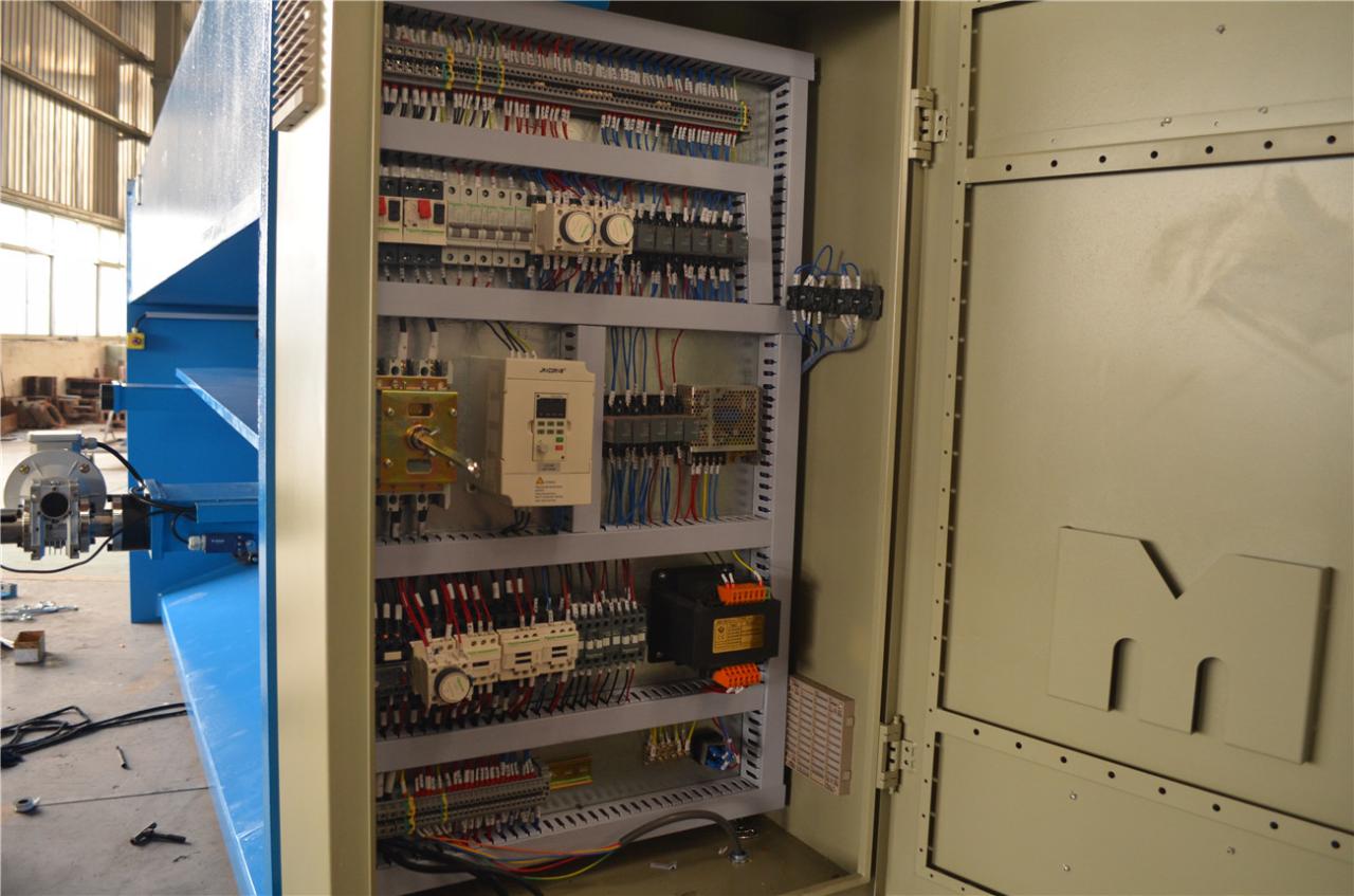 6*3200mm Guillotine Shears Metal Shear Hydraulic Iron Sheet Cutting Shearing Machine 6 * 3200 mm giljotiinileikkurit metallileikkurit hydraulinen rautalevyn leikkausleikkuukone