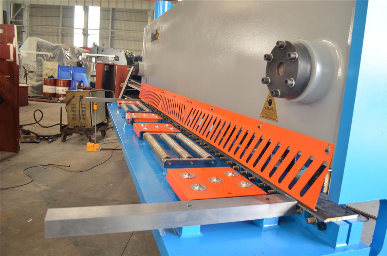6*3200mm Guillotine Shears Metal Shear Hydraulic Iron Sheet Cutting Shearing Machine 6 * 3200 mm giljotiinileikkurit metallileikkurit hydraulinen rautalevyn leikkausleikkuukone