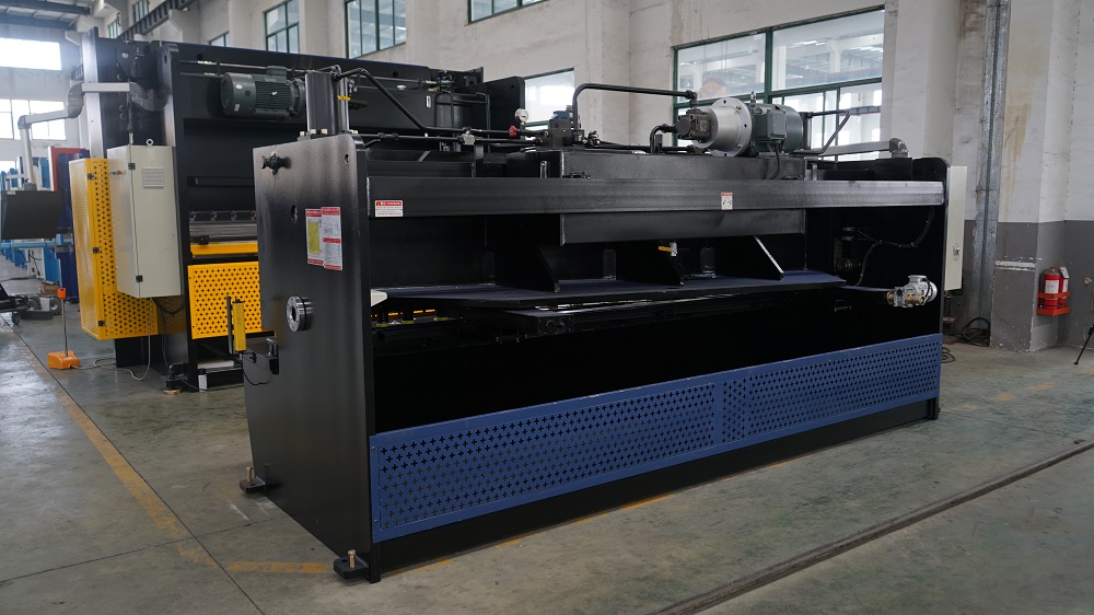 6*3200mm Guillotine Shears Metal Shear Hydraulic Iron Sheet Cutting Shearing Machine 6 * 3200 mm giljotiinileikkurit metallileikkurit hydraulinen rautalevyn leikkausleikkuukone
