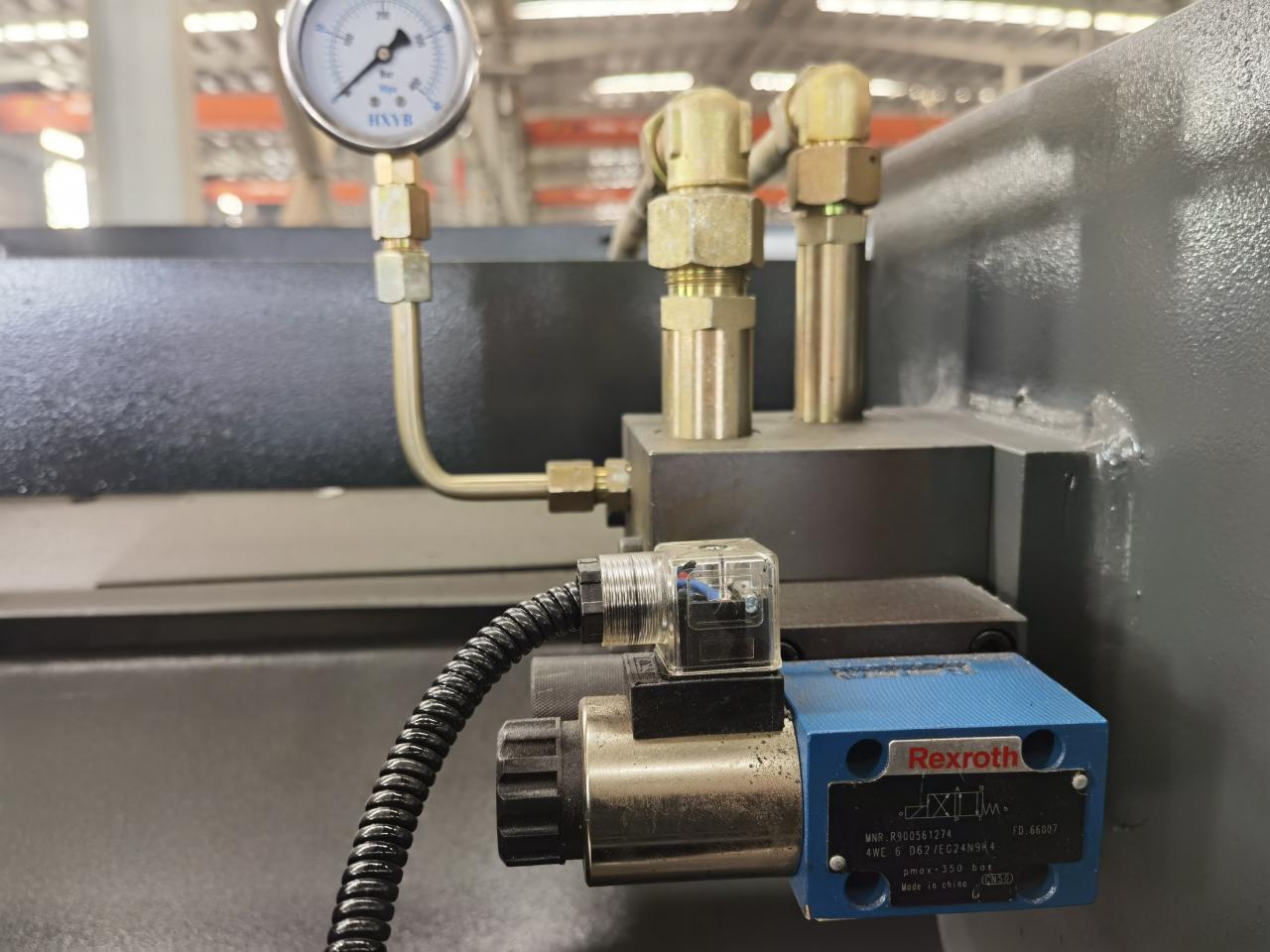 6x3200mm ruostumattomasta teräksestä valmistettujen levyjen leikkauskone, automaattinen rautalevyn leikkauskone