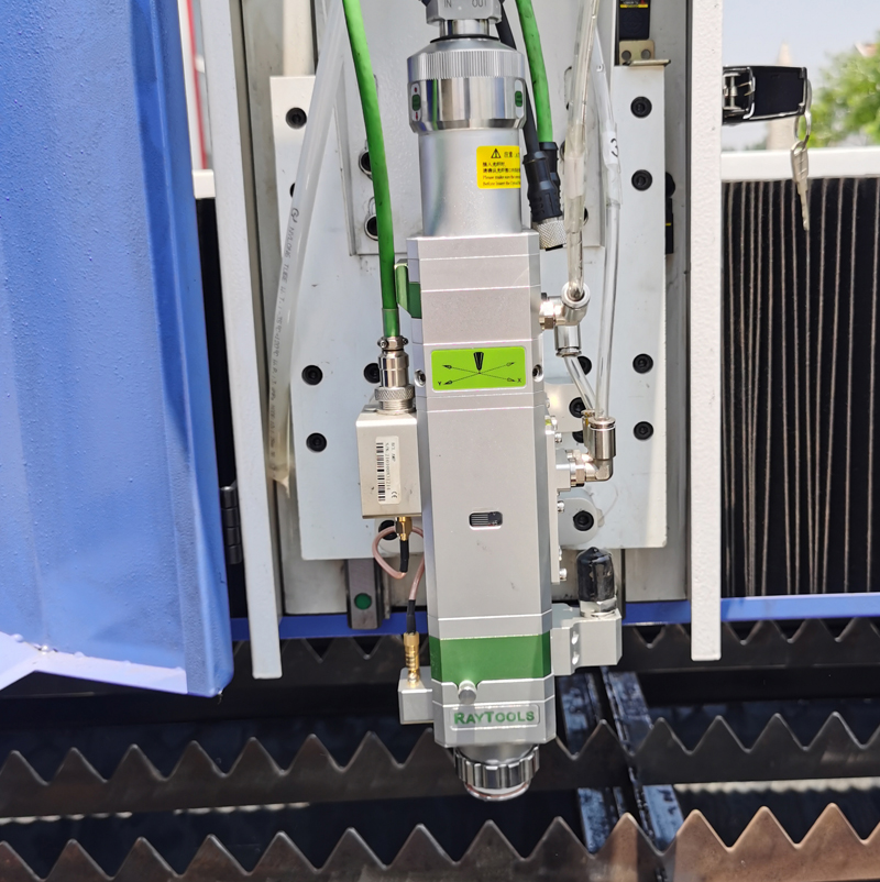 8mm 10mm Carbon Steel Laser Cutter 1530 4020 Cnc Fiber Laser Cutting Machine 8mm 10mm hiiliteräksinen laserleikkuri 1530 4020 Cnc kuitu laserleikkauskone