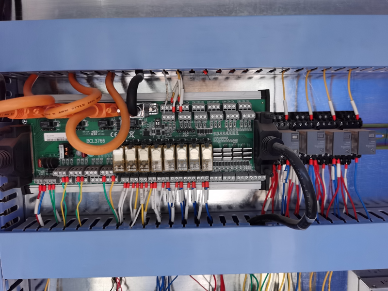 8mm 10mm Carbon Steel Laser Cutter 1530 4020 Cnc Fiber Laser Cutting Machine 8mm 10mm hiiliteräksinen laserleikkuri 1530 4020 Cnc kuitu laserleikkauskone