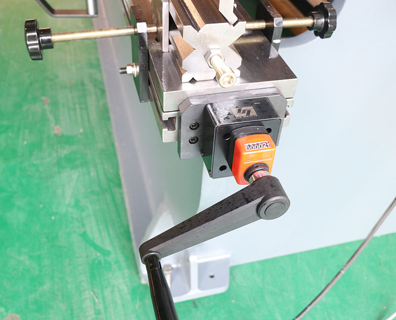 Metallipuristinjarru Wc-63t3200 metallilevyn taivutuskone Cnc:n hydraulipuristinjarru