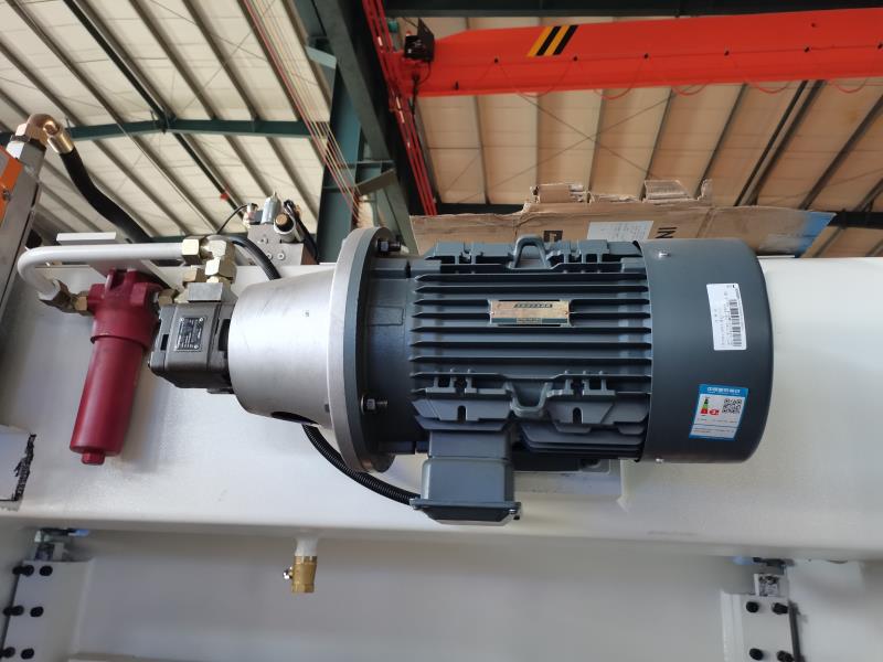 China Metal Hydraulic Press Brake Machine With Reasonable Price Kiinan metallihydraulinen puristinjarrukone kohtuulliseen hintaan