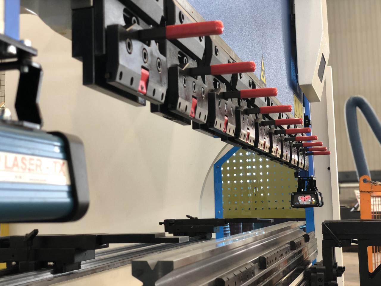 Cnc Hydraulic Bending Machine 160x3200 Press Brake Price Cnc Hydraulinen Taivutuskone 160x3200 Press Brake Hinta