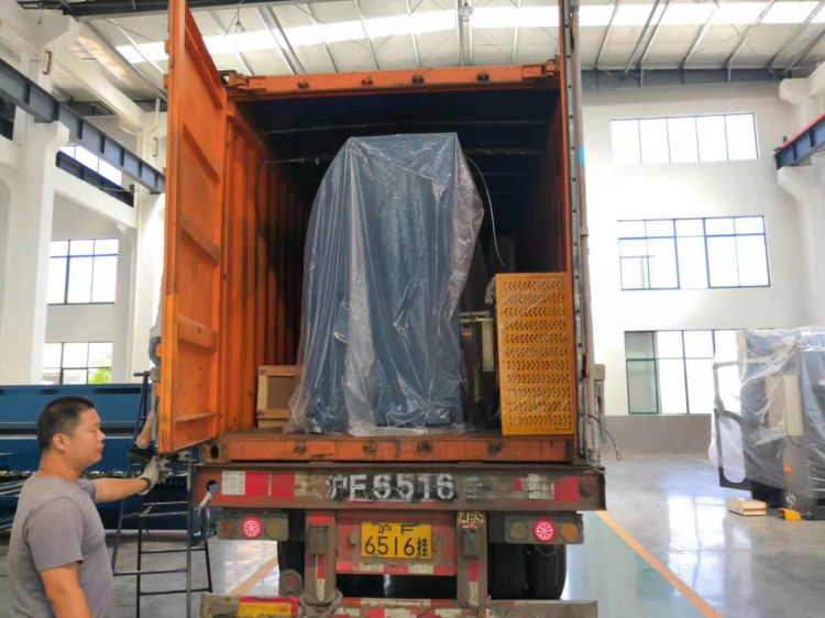 Cnc Nc Hydraulic Press Metal Guillotine Shear Machine For Carbon Stainless Steel Sheet Cnc Nc:n hydraulipuristimen metallin giljotiinileikkauskone ruostumattomasta hiiliteräslevystä