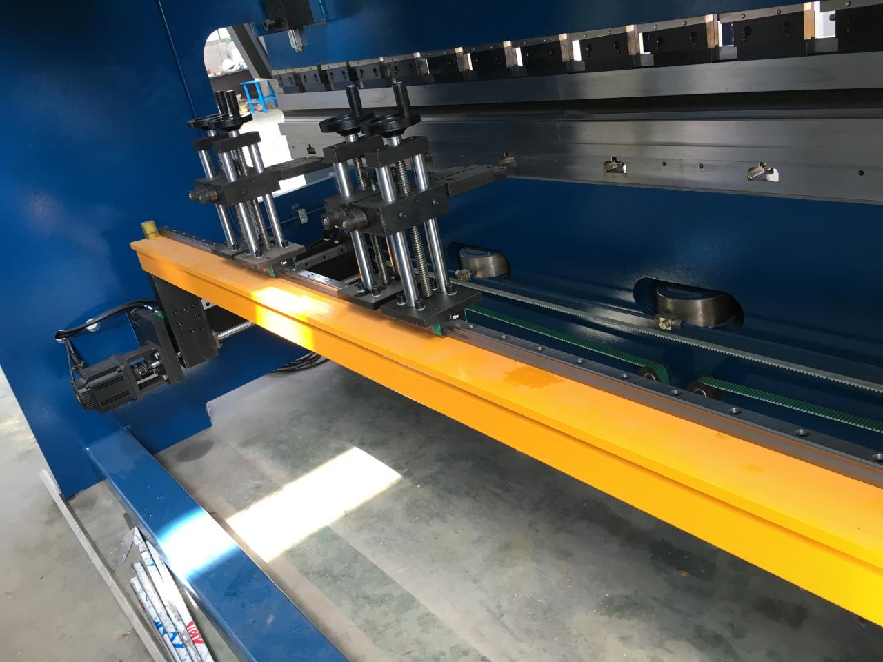 Cnc Servo Press Brake 250t/3.2m 3+1 Axis 3 Meter Sheet Metal Press Brake Cnc Servo Press Brake 250t/3.2m 3+1 Axis 3 Meter peltipuristinjarru