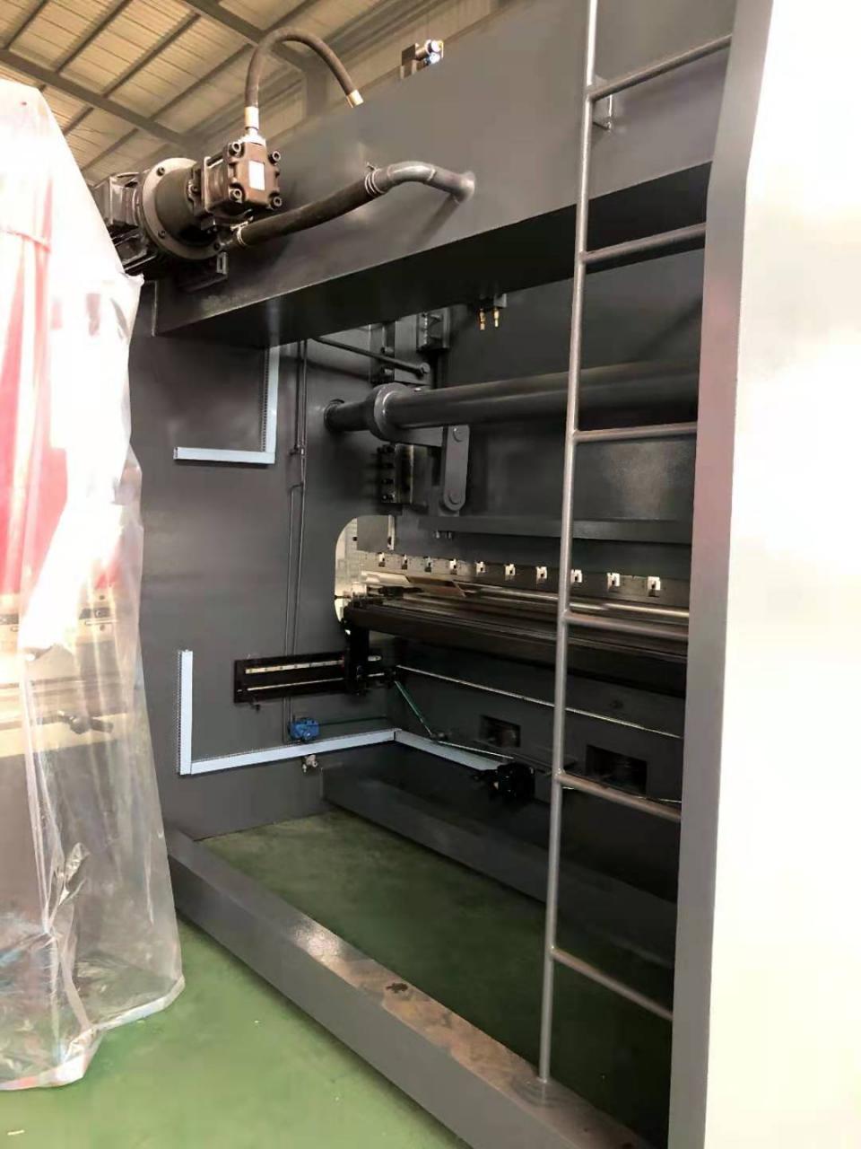 Da53t Cnc System Controller 125t4000 3+1 Axis Cnc Hydraulic Press Brake With Good Quality Da53t Cnc System Controller 125t4000 3+1 Axis Cnc Hydraulinen puristusjarru hyvällä laadulla