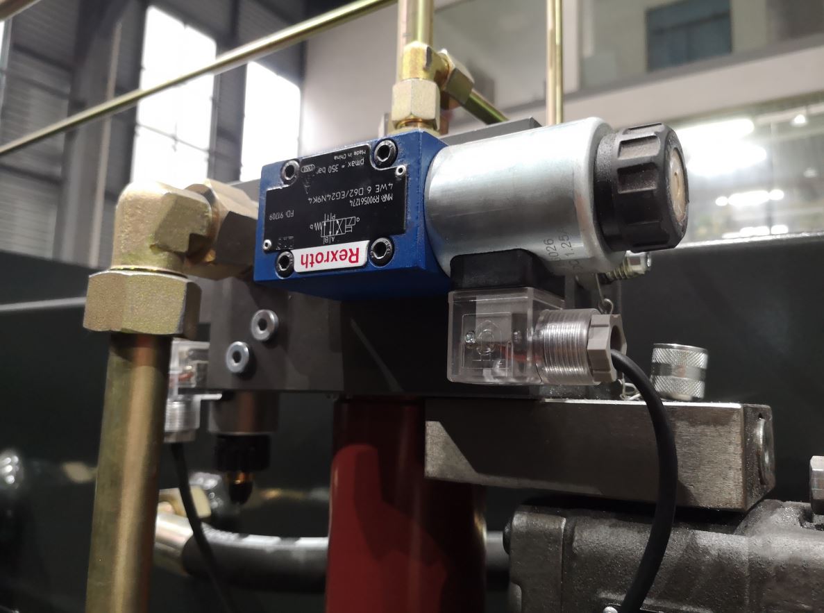 Delem Da66t 125 3+1 4+1 6+1 8+1 Cnc Hydraulic Press Brake For Metal Plate Bending Delem Da66t 125 3+1 4+1 6+1 8+1 Cnc hydraulinen puristusjarru metallilevyn taivutukseen