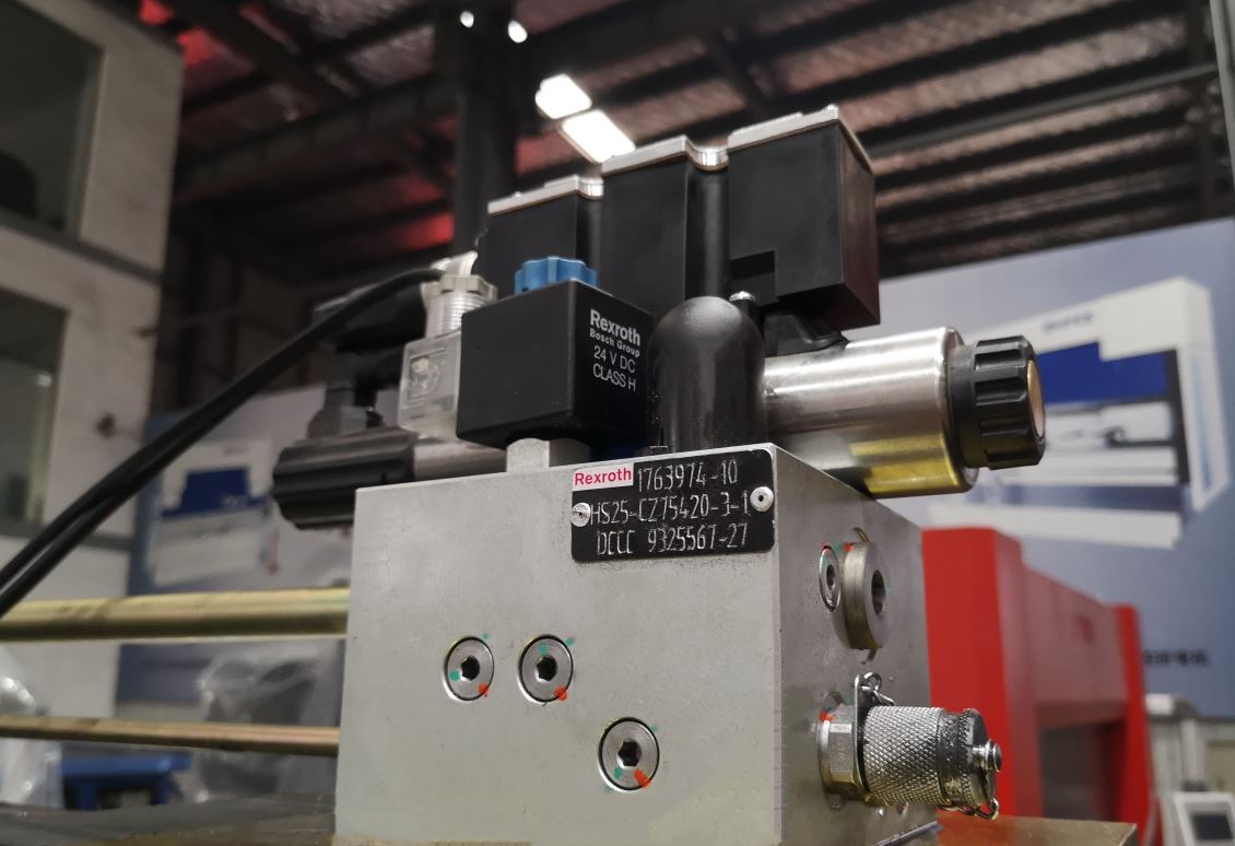 Delem Da66t 125 3+1 4+1 6+1 8+1 Cnc Hydraulic Press Brake For Metal Plate Bending Delem Da66t 125 3+1 4+1 6+1 8+1 Cnc hydraulinen puristusjarru metallilevyn taivutukseen