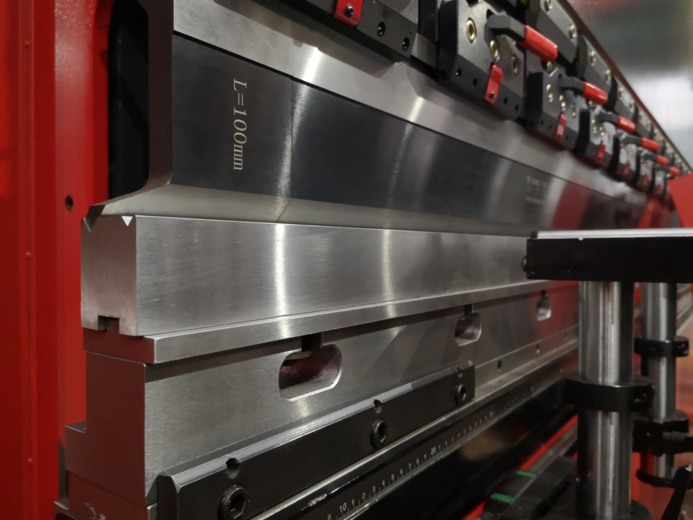 Delem Da66t 125 3+1 4+1 6+1 8+1 Cnc Hydraulic Press Brake For Metal Plate Bending Delem Da66t 125 3+1 4+1 6+1 8+1 Cnc hydraulinen puristusjarru metallilevyn taivutukseen