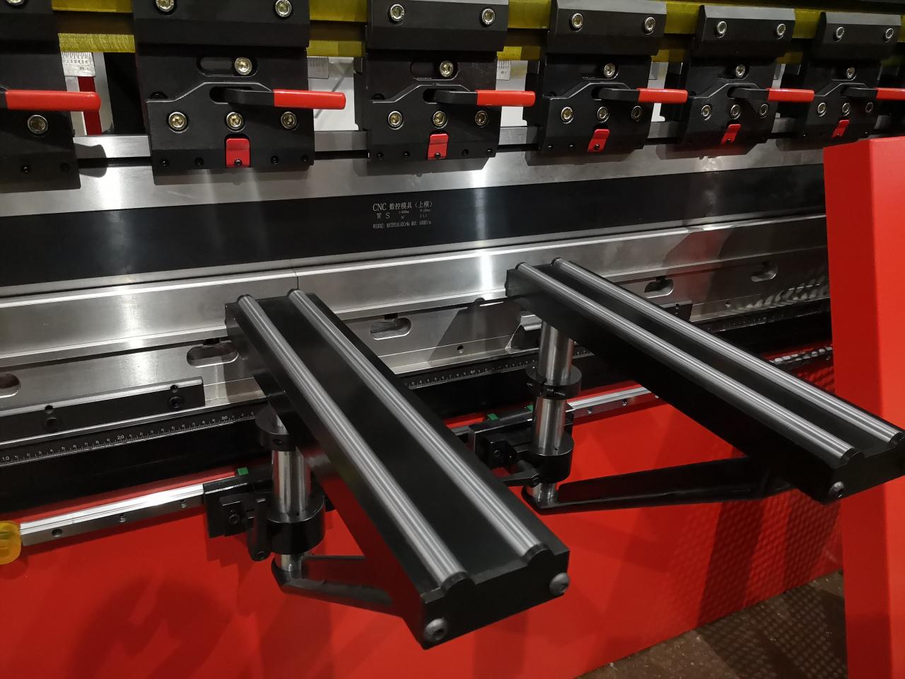 Delem Da66t 125 3+1 4+1 6+1 8+1 Cnc Hydraulic Press Brake For Metal Plate Bending Delem Da66t 125 3+1 4+1 6+1 8+1 Cnc hydraulinen puristusjarru metallilevyn taivutukseen