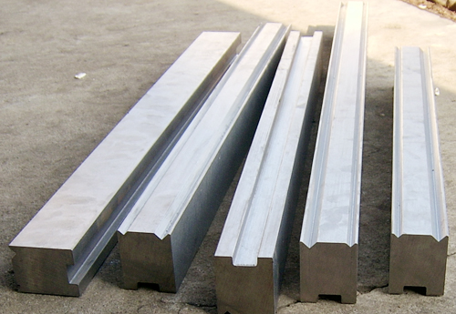 Full Automatic High Power Sheet Bending Machine And Cnc Press Brake Machine Täysin automaattinen suuritehoinen levytaivutuskone ja CNC-puristinjarrukone