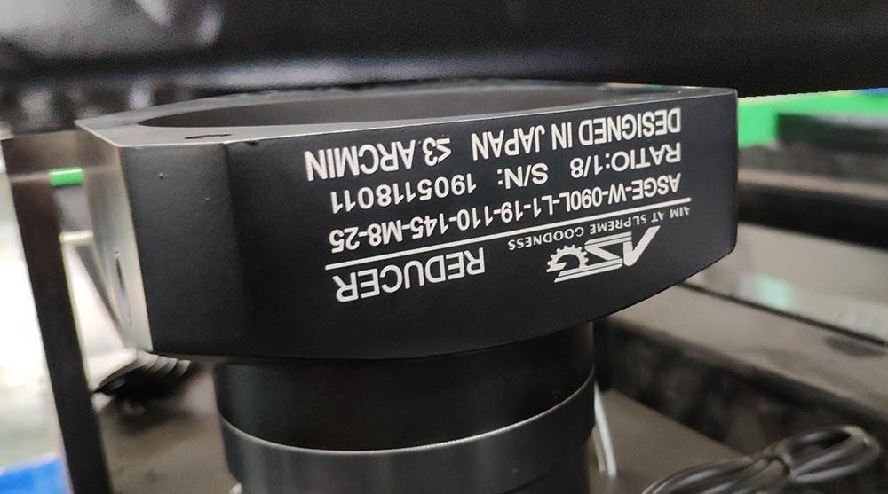 Korkean tarkkuuden 1000 W kuitulaserleikkauskoneen hinta