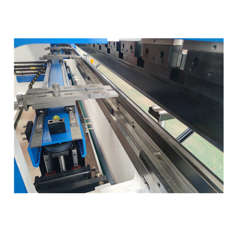 Hydraulic Press Brake Of 130t/3200mm 4+1 Axis Delem Da53t Cnc Press Brake Hydraulinen 130t/3200mm 4+1-akselinen Delem Da53t Cnc-puristin