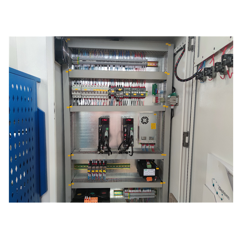 Hydraulic Press Brake Of 130t/3200mm 4+1 Axis Delem Da53t Cnc Press Brake Hydraulinen 130t/3200mm 4+1-akselinen Delem Da53t Cnc-puristin