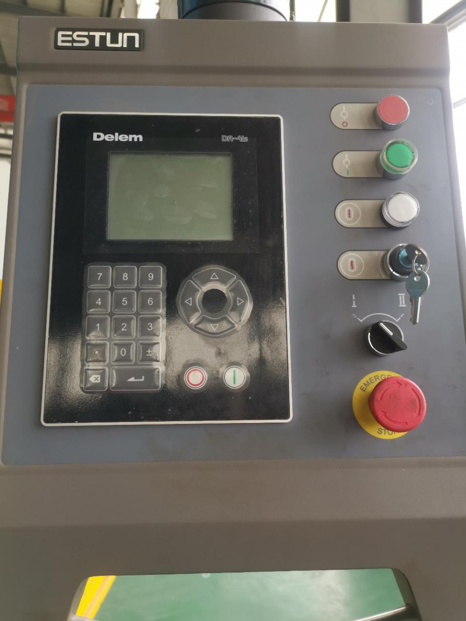 Hydraulic Stainless Steel Wc67y/k-300/6000 Mould Crowning Press Brake Hydraulinen ruostumaton teräs Wc67y/k-300/6000 muotin kruunupuristin jarru