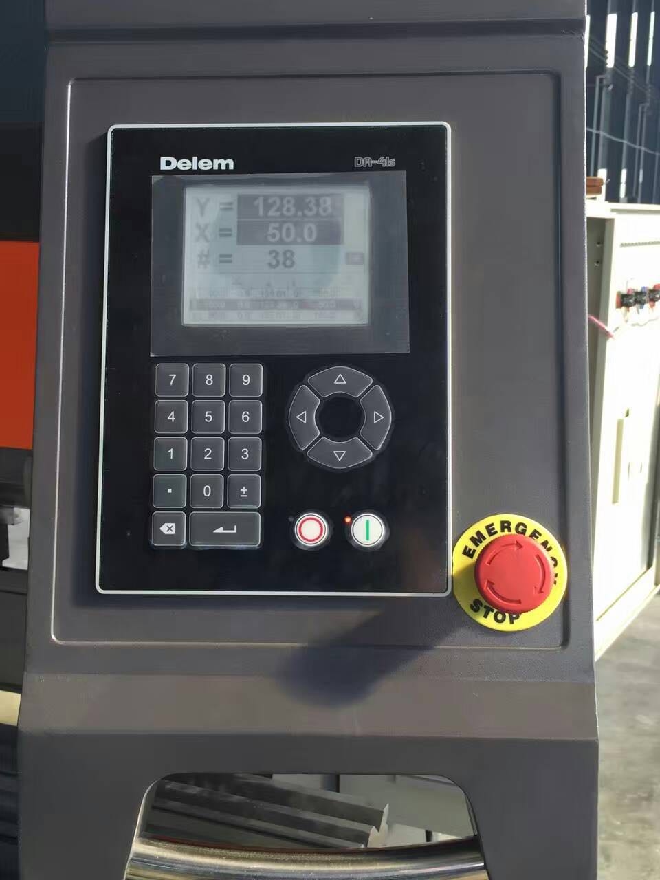 Hydraulic Stainless Steel Wc67y/k-300/6000 Mould Crowning Press Brake Hydraulinen ruostumaton teräs Wc67y/k-300/6000 muotin kruunupuristin jarru